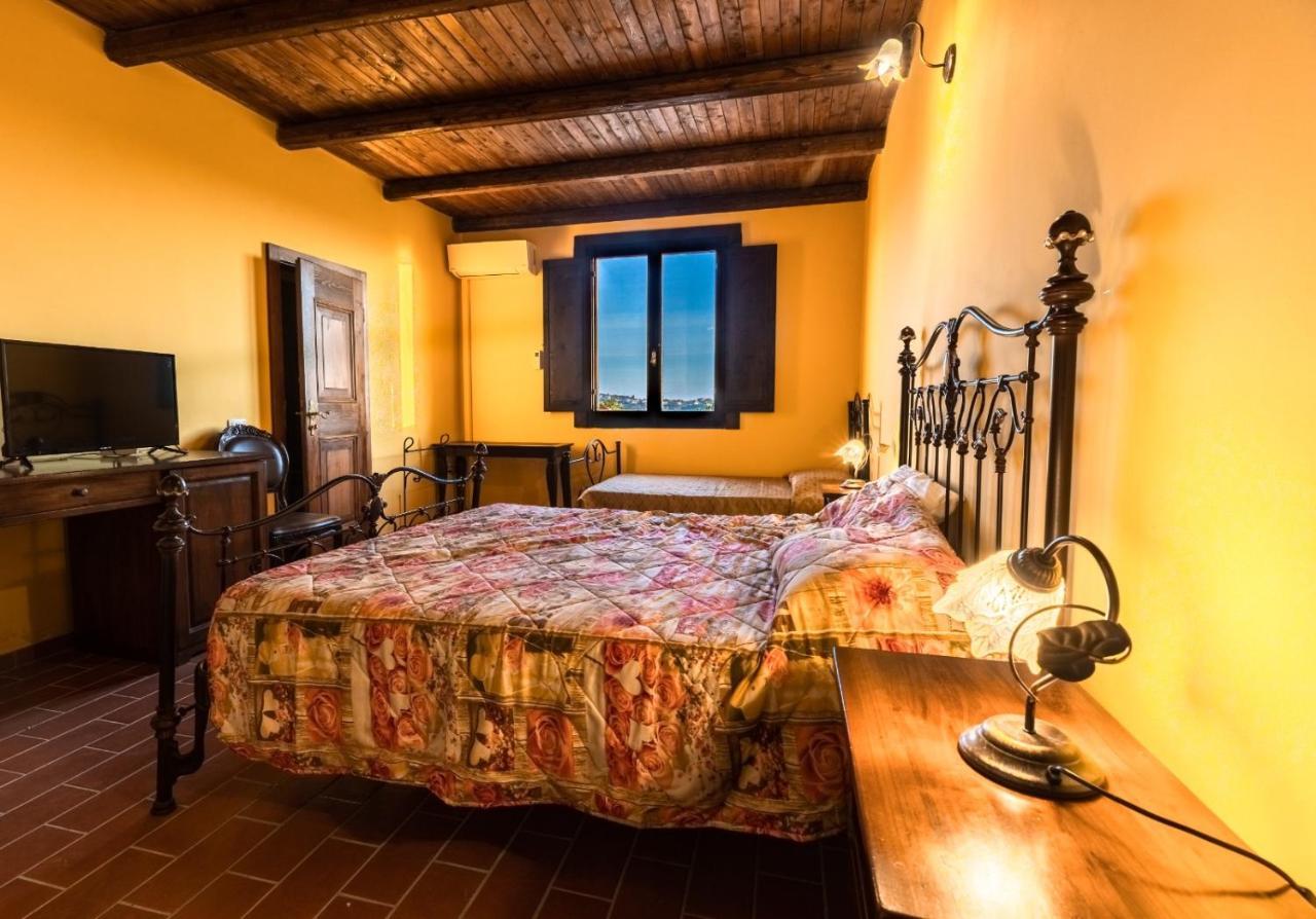 Castello Di Petecciano B&B Mosciano Sant'Angelo Bagian luar foto